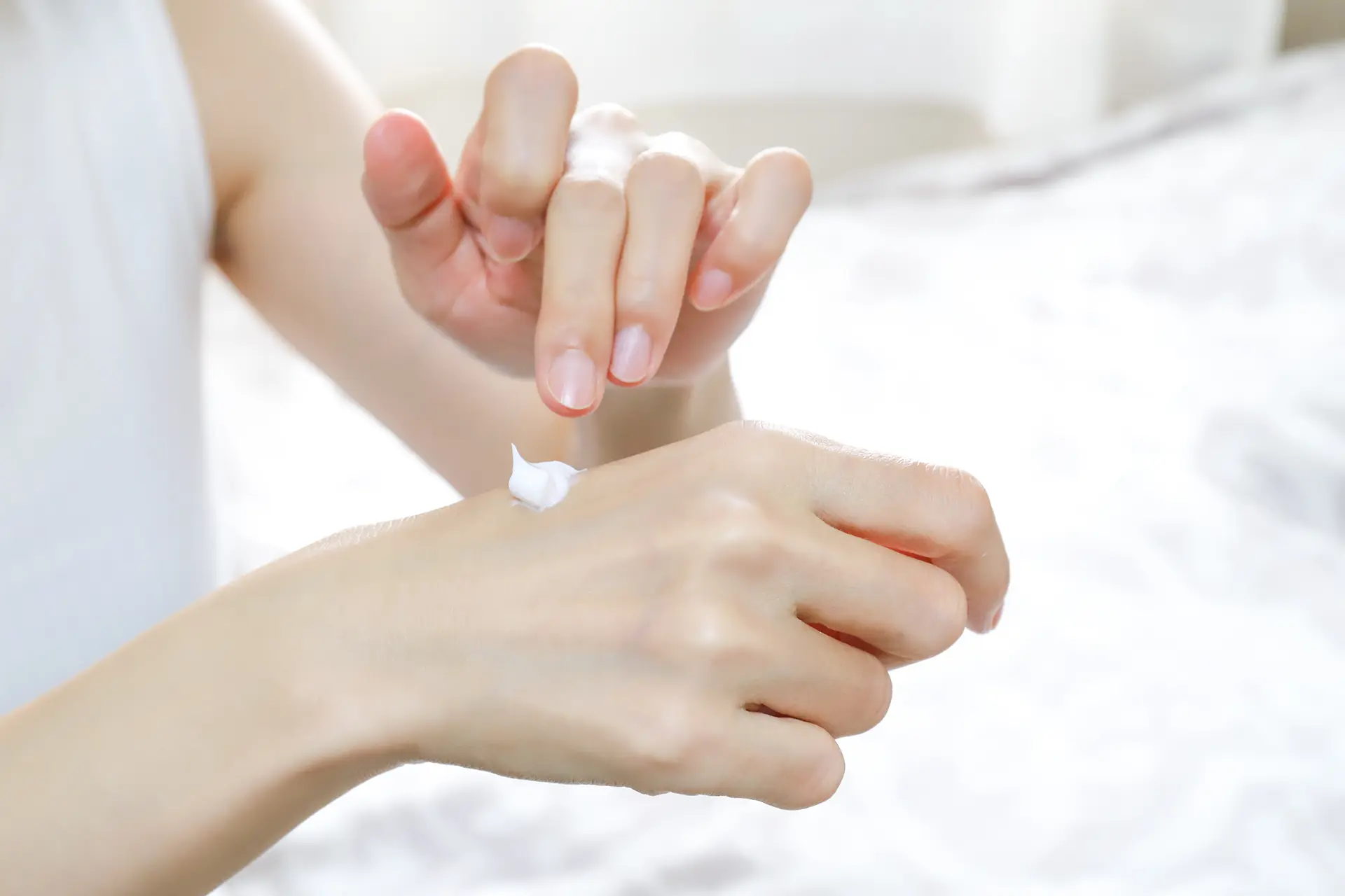 ハンドケアの基本をプロが解説！手荒れ予防のコツと裏技を紹介